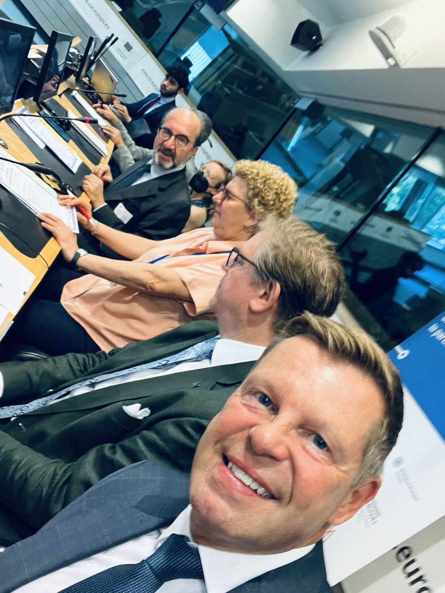 KimGron's tweet image. Presenting results of #EUComMeet at the project’s final event “Just Transition and Participatory Democracy” in Brussels. Great interaction between researchers and policymakers! #deliberation #DemInno