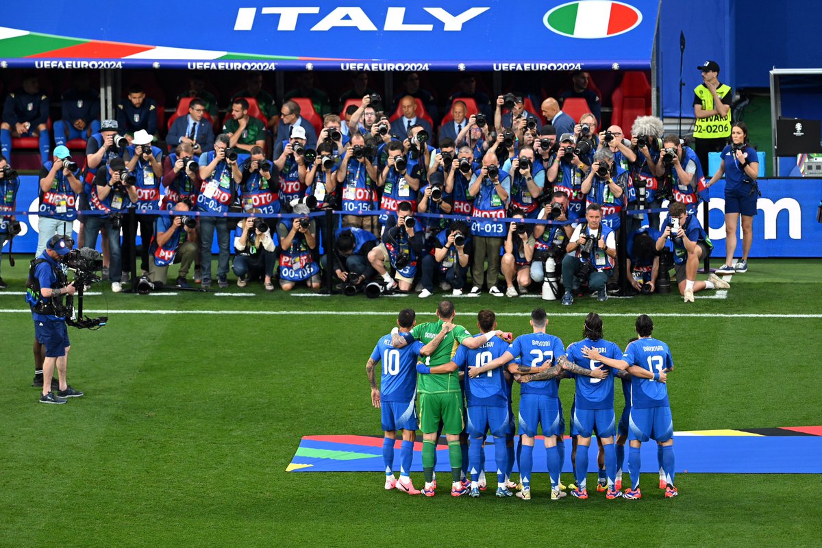 Azzurri's tweet photo. 🇮🇹📸 𝑰 𝑻 𝑨 𝑳 𝑰 𝑨 📸🇮🇹

#EURO2024 
#Nazionale #Azzurri #VivoAzzurro https://t.co/9n0NIlPpNO