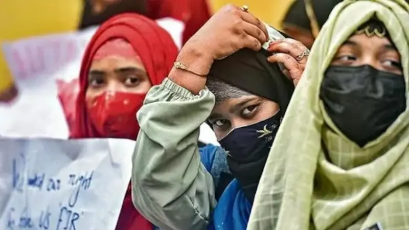 republic's tweet image. The Bombay High Court has rejected a plea filed by nine female students challenging ban on burqa, hijab enforced by NG Acharya and DK Marathe College, Mumbai.

republicworld.com/education/bomb…
.
.
.
#bombay | #BombayHC | #burqaban | #burqa | #NGAcharya  | #dkmarathecollege | #MumbaiNews |