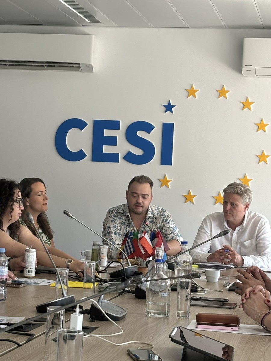Very grateful to foster #work #exchanges for so many #young brilliant trade union members from all over #Europe in the context of #WEP

🇪🇺at its best! 

<a href="/FandrejewskiMat/">Matthaeus Fandrejewski</a> @dbbjugend <a href="/idandelionguy/">Szokolai Róbert</a> <a href="/Valorianenred/">Valorian</a> <a href="/CSIFnacional/">CSIF Nacional</a> <a href="/ANIEF_tw/">ANIEF</a> <a href="/FismicNazionale/">Fismic Nazionale</a> <a href="/Cgfp_lu/">CGFP - Conf. Générale de la Fonction Publique</a>