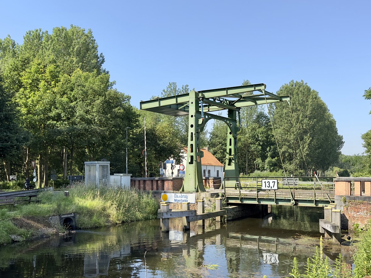MWezemael's tweet photo. ⁦@meteobenl⁩ ⁦@HetweerinBelgie⁩ ⁦@MeteovistaBe⁩ ⁦@MeteoWard⁩ ⁦@MeteoredDE⁩ ⁦@Weerbord⁩ #weerfoto #vrtweer #Moerbeke #fietsweer #zomer https://t.co/Mod1xGe19l