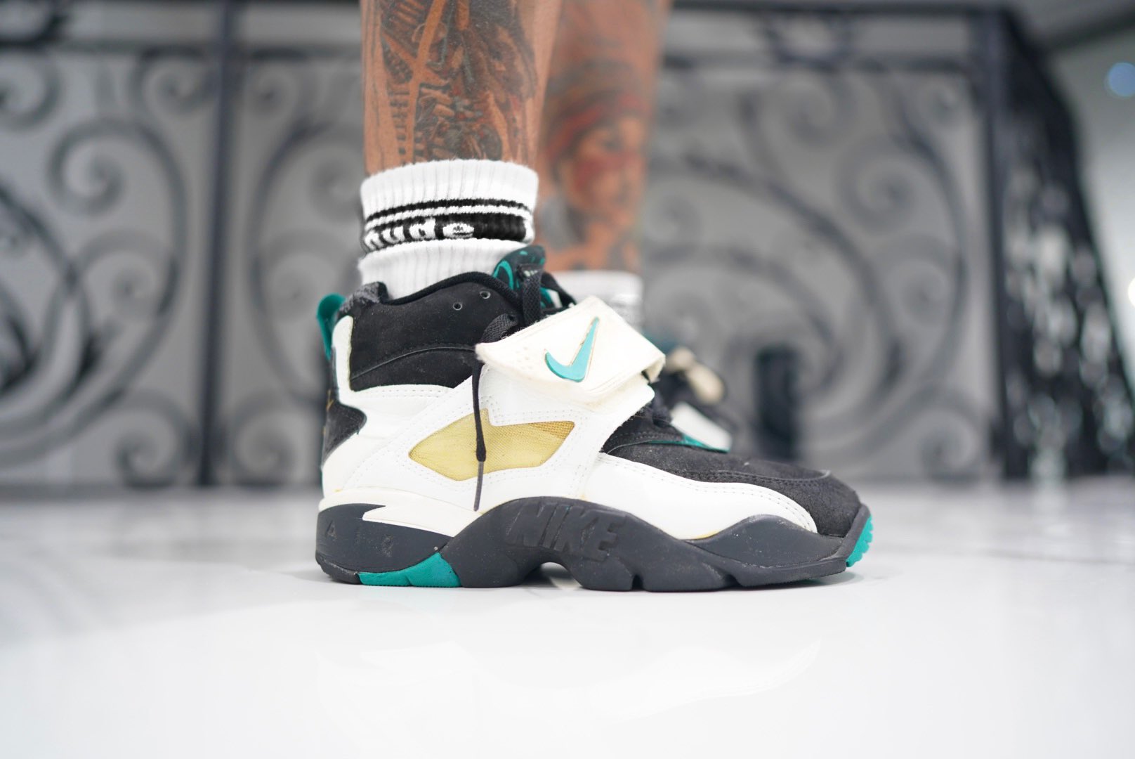 Nike diamond turf emerald deals