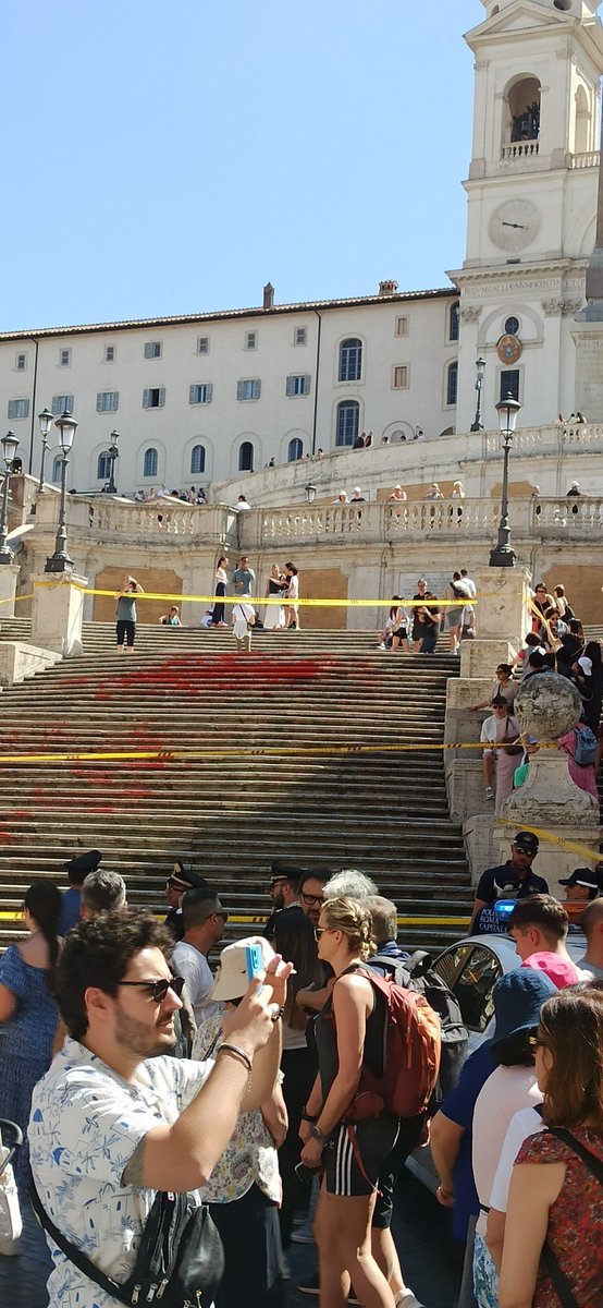 Ya han llegado los imbéciles a Roma.