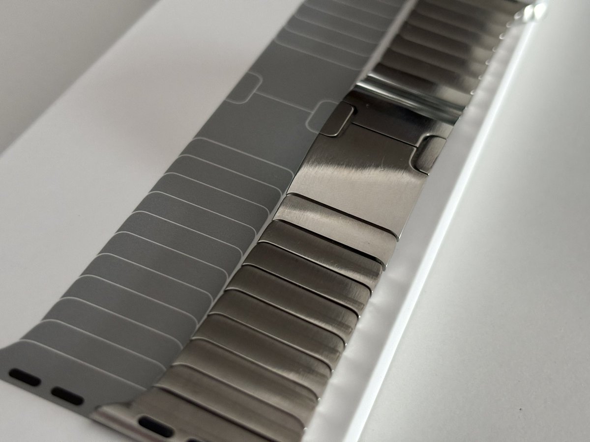 debianeq's tweet photo. Sprzedam bransoletę panelową.
Oryginalną od Apple.
Posiadam pudełko i fakturę kupna.
Cena 300 zł.
Pasuje do Apple Watch 38/40/41mm.
#paski #sprzedam #applewatch https://t.co/Z3Lpz9pvhB