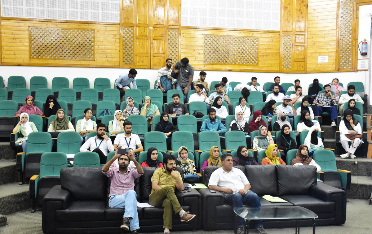 jkscientists's tweet photo. Delighted to share the success of the Science Outreach and Career Shaping event held at University of Kashmir, through the collaboration of the 4th IndiaBioscience Outreach Grant (IOG) awardees. Appreciations to @_PAHS_ @NeuroSeq @beighsaima Dr Ajaz, @ziahgul for their efforts. https://t.co/0nTYymBKwp