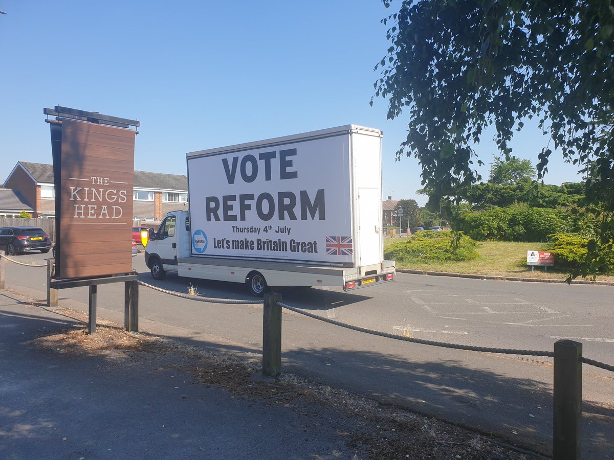 RUK_SunburyComm's tweet photo. Spotted in Spelthorne.
#ReformIsComing
#GE2024
#Spelthorne https://t.co/xxkHc49udM