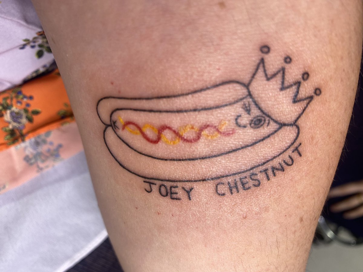 amelinat's tweet photo. I had an idea #hotdog #joeychestnut #joeyjaws #worldchampion https://t.co/u4G3qXRhbT
