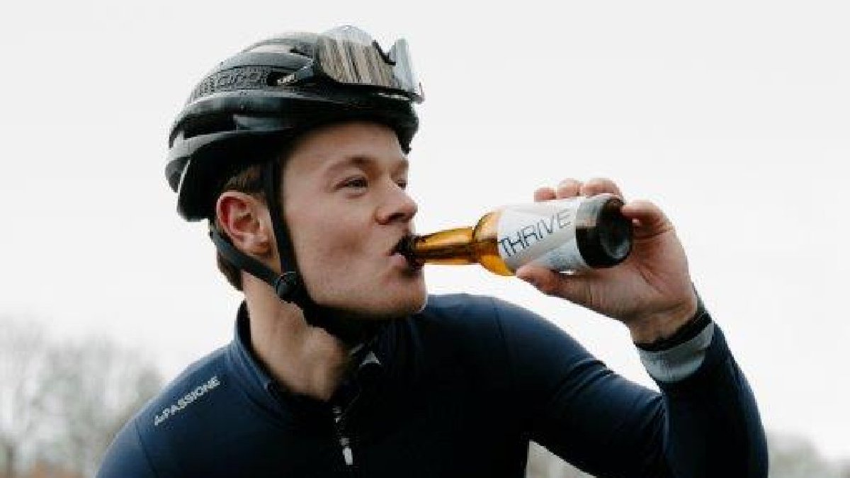 PMVnv (@pmvnv) on Twitter photo Met het alcoholvrije sport recovery beer Thrive brengt Laurens D'Hoore een volledig nieuw product op de markt: een bier dat gezond én functioneel is door de unieke toevoeging van proteïnen. 
Lees het interview: wllw.co/6wLrOWAW2 Met het alcoholvrije sport recovery beer Thrive brengt Laurens D'Hoore een volledig nieuw product op de markt: een bier dat gezond én functioneel is door de unieke toevoeging van proteïnen. 
Lees het interview: wllw.co/6wLrOWAW2