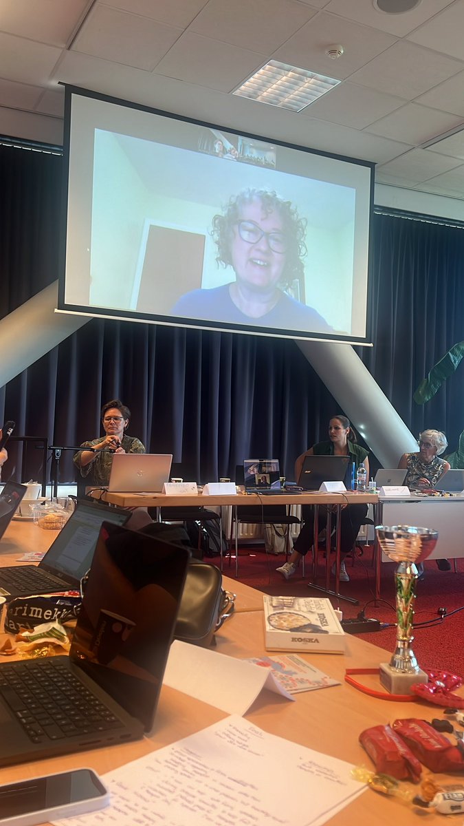 Day two <a href="/efsht/">efsht</a> meeting <a href="/TaraLPackham/">Dr. Tara Packham</a> as the new normal editor <a href="/BAHTHandtherapy/">BAHT</a> journal!
