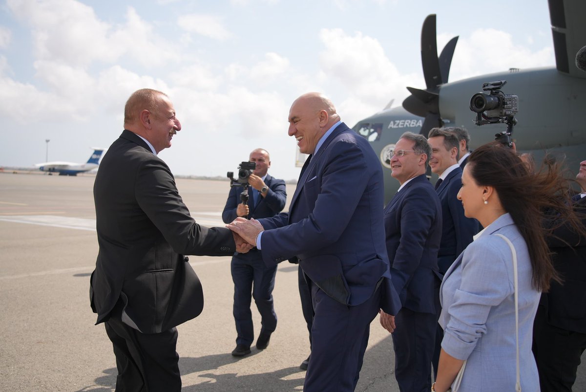 MinisteroDifesa's tweet photo. Il Min. @GuidoCrosetto ha incontrato il Presidente della Repubblica #Azerbaigian Ilham Aliyev @presidentaz.
"Cordiale e costruttivo colloquio su tematiche di interesse comune quali #difesa, stabilità e dinamiche regionali e sicurezza energetica. Al centro del dialogo rafforzamento relazioni militari, industriali e politiche tra i nostri Paesi". Così il Ministro della Difesa Guido Crosetto