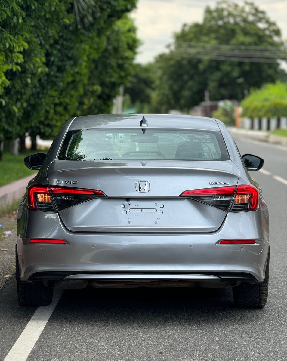 2022 Honda Civic Touring
1.5T engine 
40k miles 
Keyless entry &amp; start 
Remote start
Touchscreen infotainment system 
Leather interior 
Sunroof 
Apple CarPlay 
Fully loaded 

Price - 365k p3 😁
What’s app no in bio 
Refer a buyer for commission 

#YourCarGuy 🚘🕺🏽