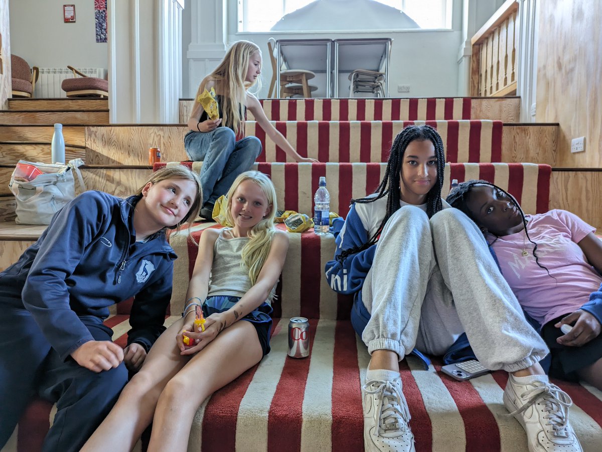 RoedeanHouses's tweet image. On Friday, boarders and day girl guests rounded off a busy week with a Pitch Perfect sing along in #Keswick! #NationalBoardingWeek #BSAboarding #Pitchperfect #movienight