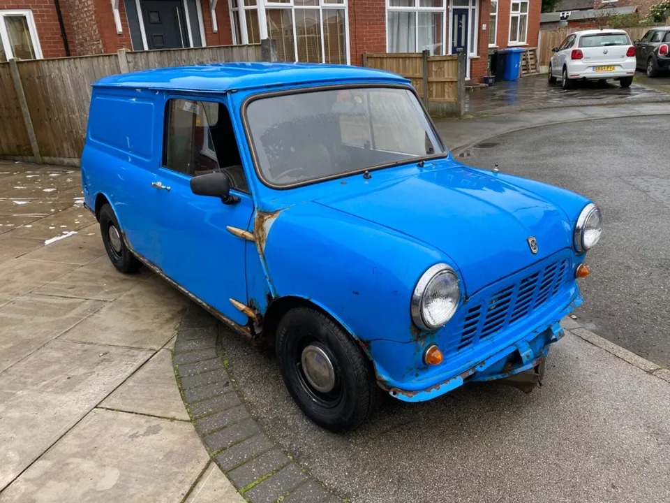 BarnFindsUK's tweet photo. Ad:  1979 Austin Morris Mini Van - "Complete car - Running project "
On eBay here -->> https://t.co/y7Aa4lvR1F

 #ClassicCarProject #MiniVanLife #AustinMorris #CarEnthusiast #CarRestorationProject #ClassicCarCommunity #CarProjectForSale #MiniVanForSale https://t.co/C101kmn0qQ