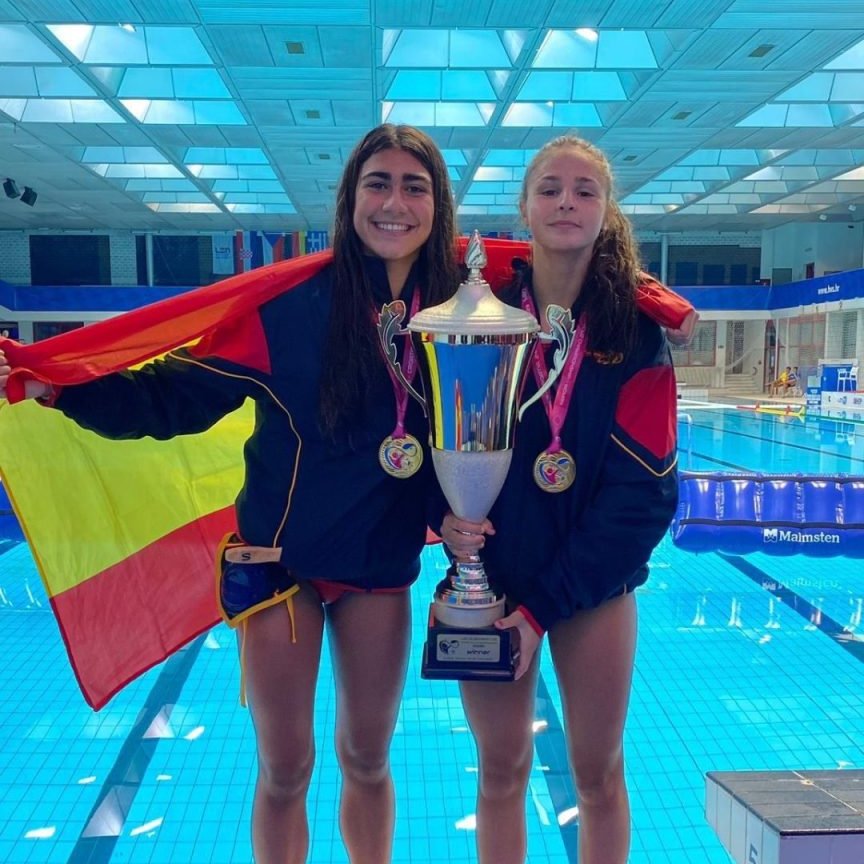 🤽‍♀️| Martina Fernández i Maria Manso, del <a href="/wpterrassa/">CN Terrassa WP</a>, convocades amb la selecció espanyola cadet per disputar el Campionat del Món terrassadigital.cat/fernandez-i-ma… #Terrassa #esportstrs <a href="/esportsenxarxa/">Esports en Xarxa</a> <a href="/Areadejoctrs/">Àrea de Joc</a> <a href="/LEWaterpolo/">LEWaterpolo</a> 

[Font 📸: <a href="/CNTERRASSA_/">Club Natació Terrassa</a>]
