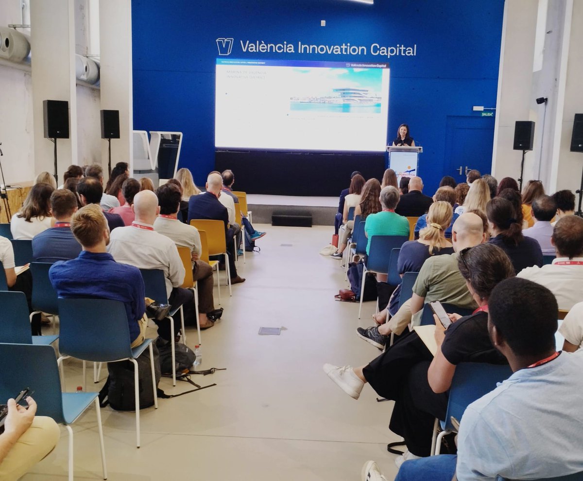 VLCInnovation's tweet image. 📸Esta mañana la subdirectora de Emprendimiento, Lucía Calabria, ha explicado la estrategia #ValenciaInnovationCapital en el marco del proyecto  #UPPERprojectEU &quot;Unleashing the potencial of Public Transport in Europe&quot;.
➡️upperprojecteu.eu 
#EUGreenCapital2024