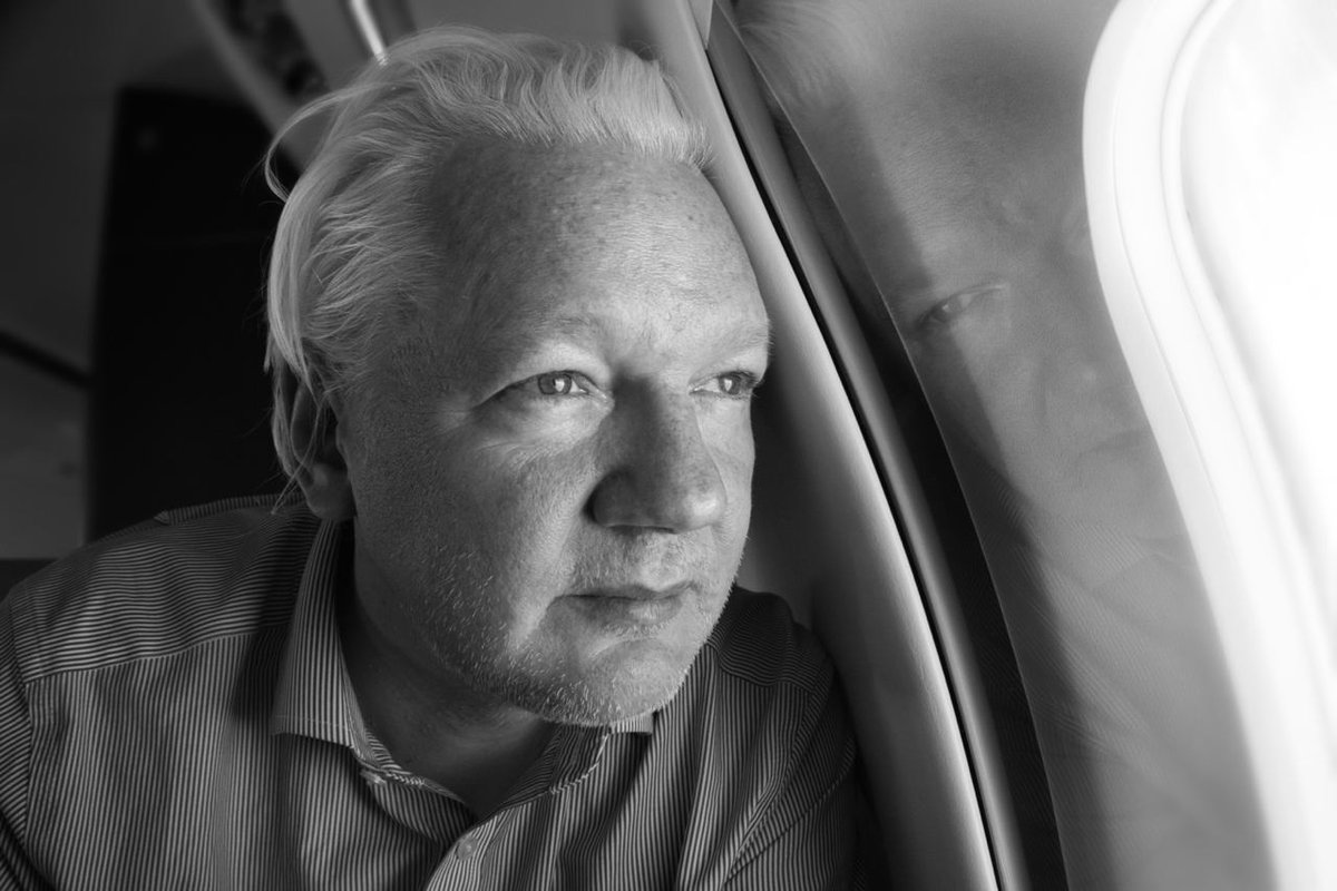 wikileaks's tweet image. Touchdown!

After enduring nearly 14 years of arbitrary detention in the UK, 5 years in maximum security prison, for his groundbreaking publishing work with @wikileaks, Julian Assange has arrived home on Australian soil.

Free at last. #FreedomFlight