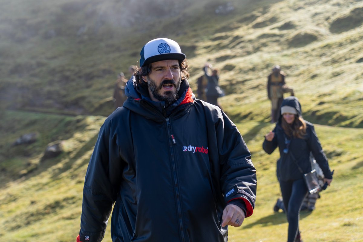 Round of applause for Alex Garcia Lopez, Director of Episodes 4 and 5 of #TheAcolyte, prepping a shot on location! Great taste in wine and delivered two incredibly tough episodes !! Bravo #StarWars #theacolyte #jedi #sith #maderia