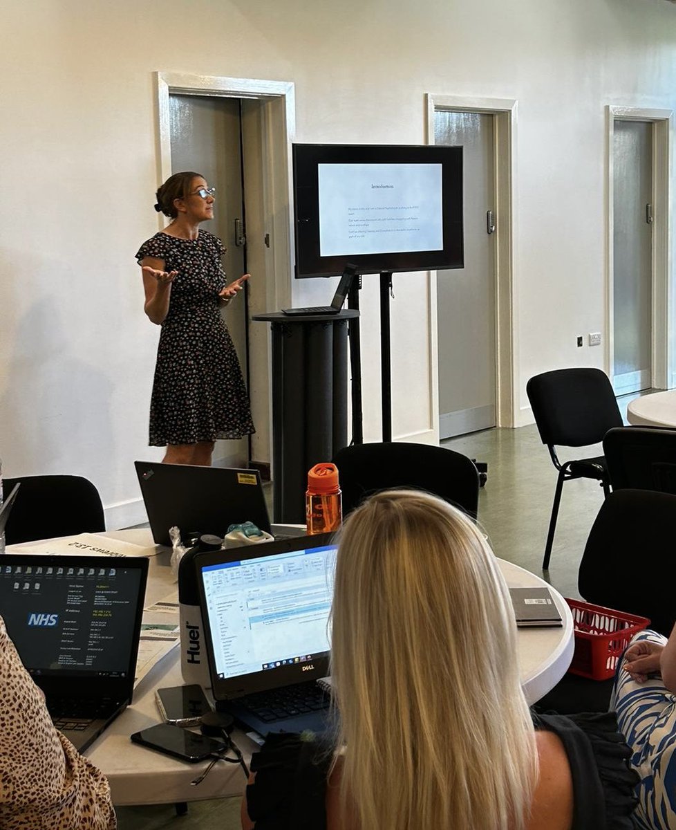 childrencgrdash's tweet photo. Our #NorthLincs parent infant wellbeing leads are updating staff on their work with local families, training opportunities and future plans this morning at their wider team professionals day #sharinggoodpractice  @NorthLincsFIS @NorthLincsCNews @BH_Families @DHSCgovuk https://t.co/sAETPMKJaT