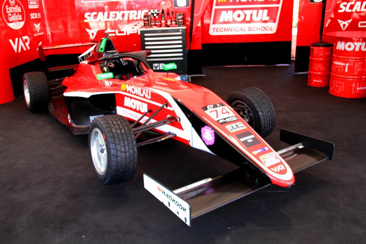 sgfphotoraces's tweet photo. Fans Forum Barcelona F1 https://t.co/9N127z6IKe