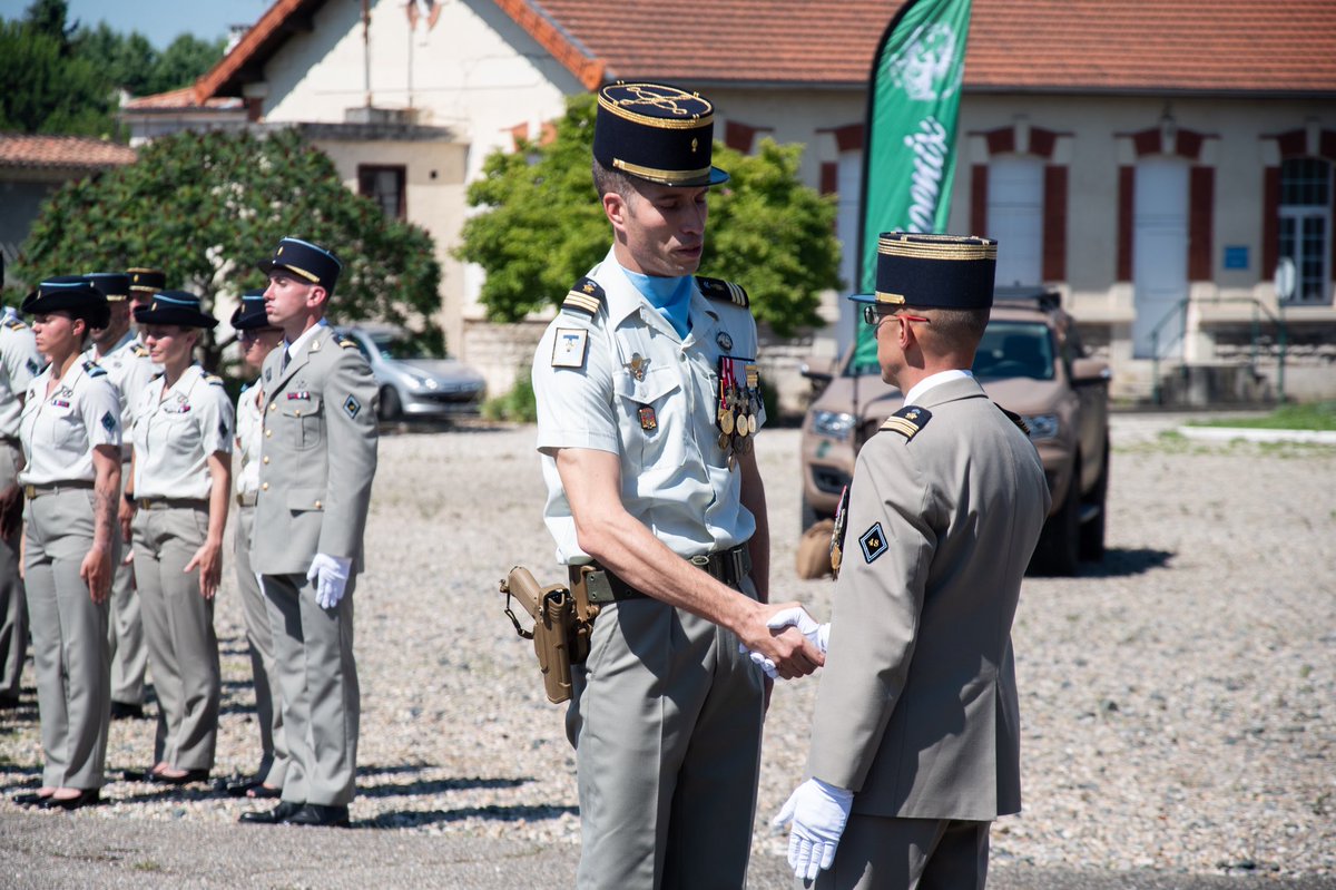 48eRT_CDC's tweet image. #PassCom de la 4e compagnie, sur la place d’armes du #48RT.
Le Capitaine Charles, après 2 années passées au commandement, cède sa place au Capitaine Romain.

Bon vent au partant et félicitations au nouveau commandant des Phoenix ‼️

@armeedeterre 
@CATNC_FR 
@ArmeesNoA