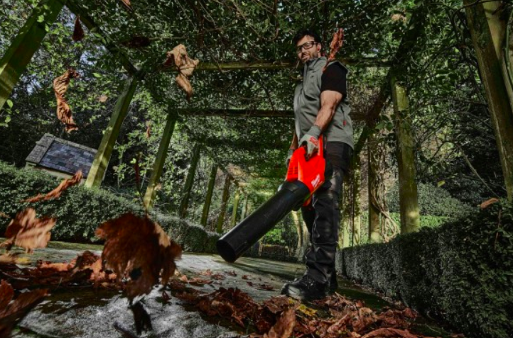 #landscapespecification takes a look at the latest products for Sweepers, Collectors, Blowers &amp; Vacs, read more here via this shortlink: trim.ee/Yvdre <a href="/LAPUMagazine/">Landscape & Amenity</a>