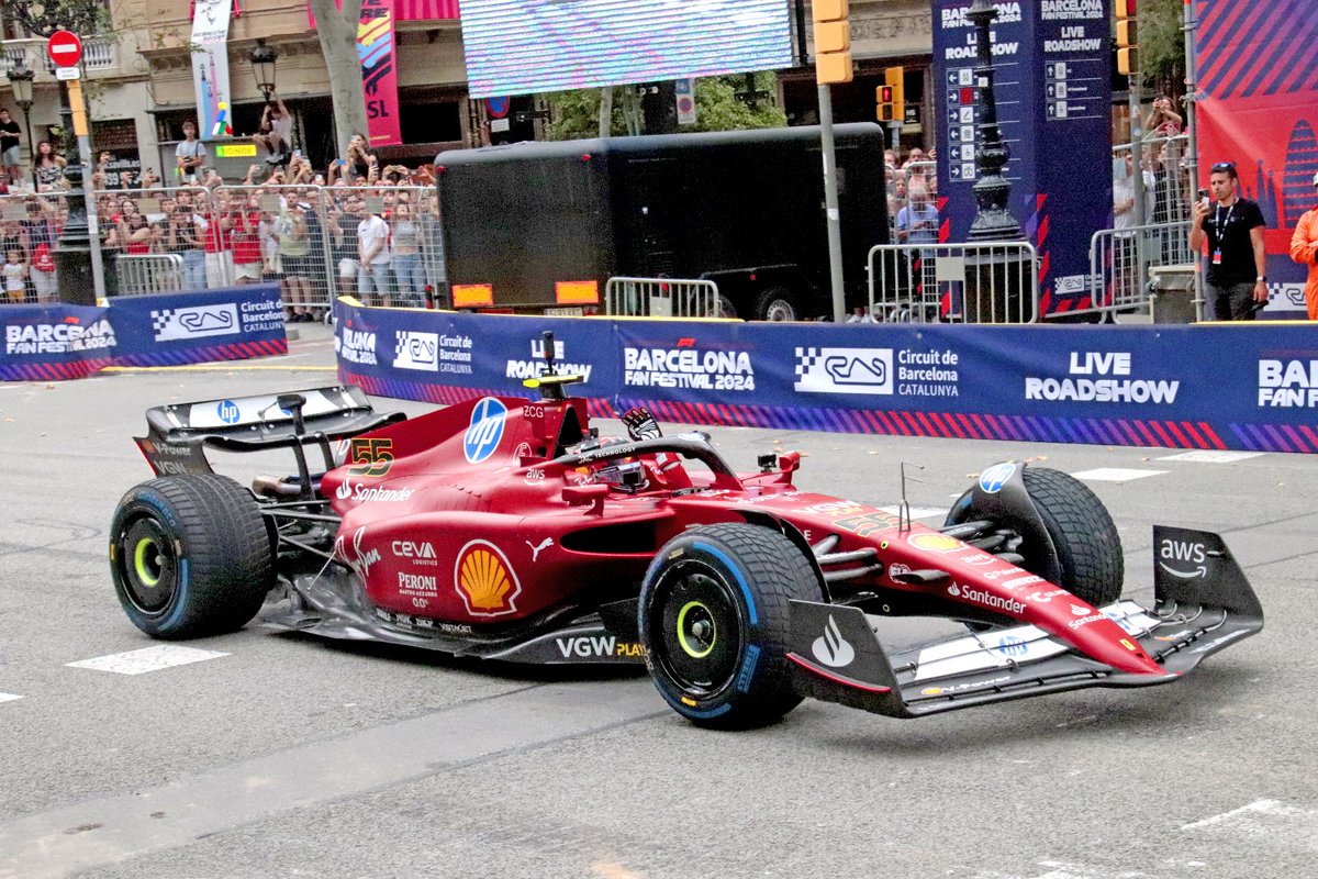 sgfphotoraces's tweet photo. Live Road show Barcelona F1 https://t.co/ef3nmkGyJZ