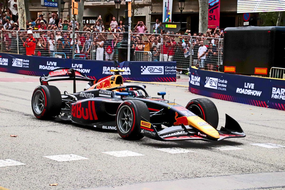 sgfphotoraces's tweet photo. Live Road show Barcelona F1 https://t.co/ef3nmkGyJZ