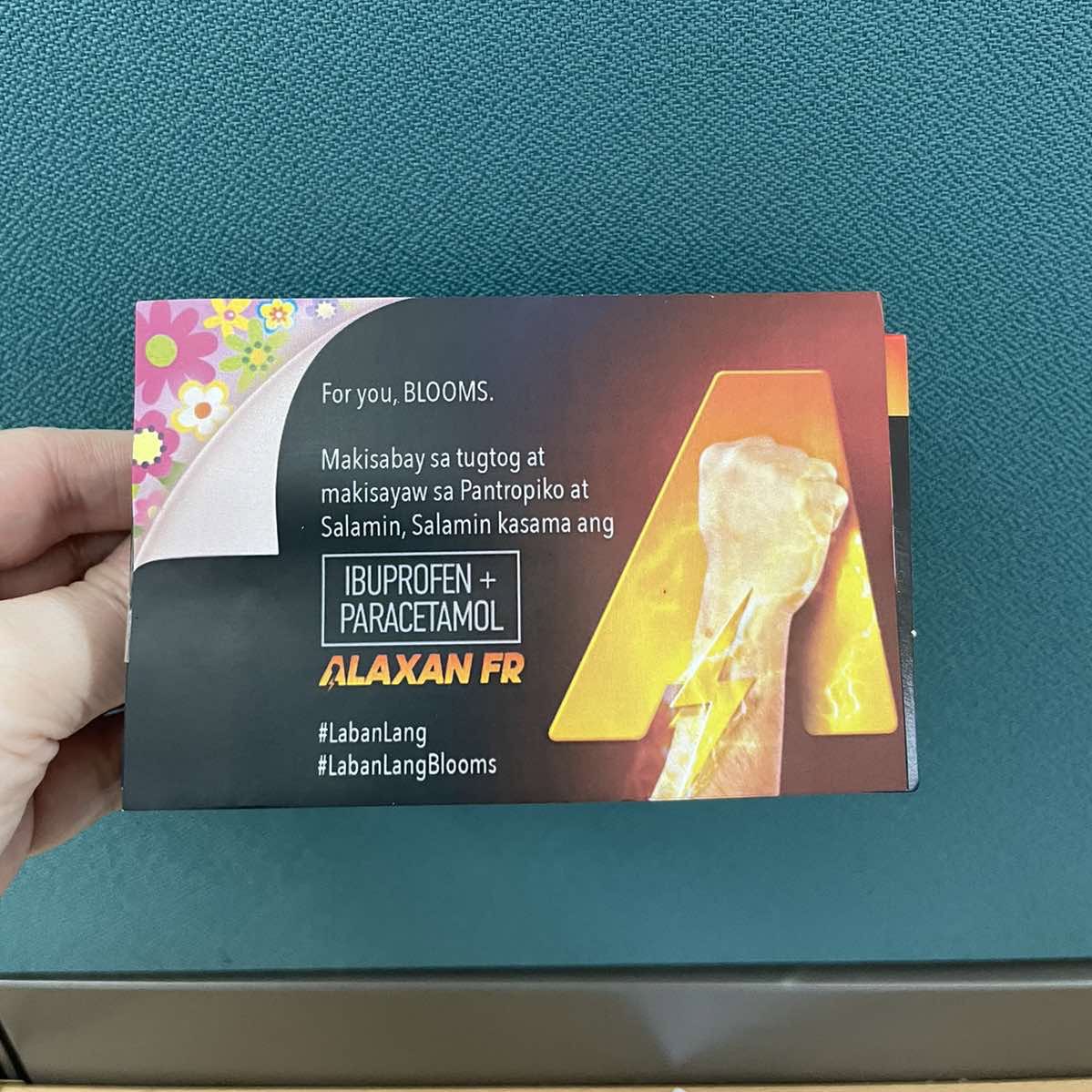 TEAMBLOOMPH's tweet image. Worry no more kung mananakit ang katawan after the concert! Alaxan FR got you, Blooms! 💊 These capsules will be included in the concert kits on the concert day! #LabanLangBlooms sabi ng Alaxan FR! 

Thank you, Alaxan! 🌸💪🏻

#BLOOMS #LabanLang #AlaxanFR