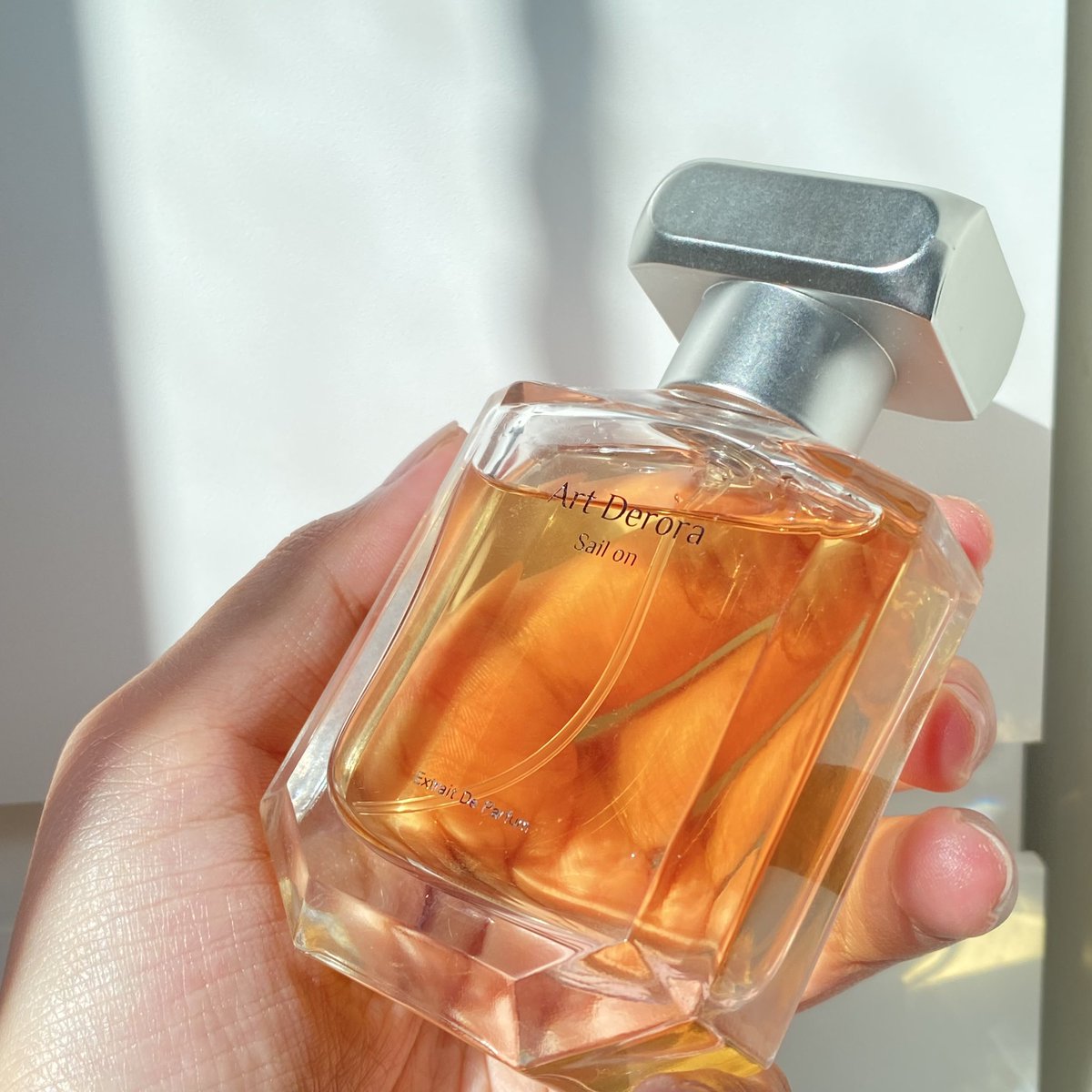 sumpah ini jadi parfum favku sih, wanginya fresh + ga pasaran. tapi kenapa ga viral ya😔