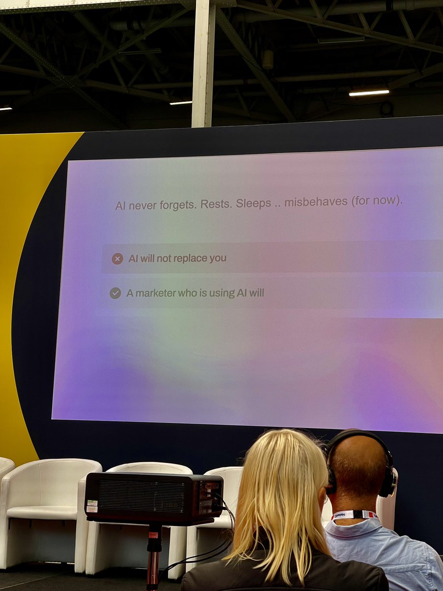 Best slide of the day so far. #SEO #marketing #ai #dmwf <a href="/DigiMarketingWF/">#DMWF</a> #AImarketing