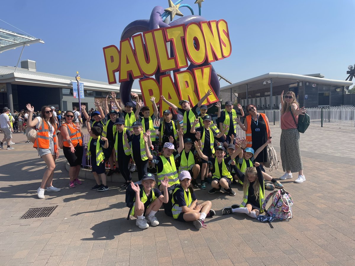 We have just arrived at Paultons Park for our Young Carers and Busy Bees KS2 trip! Thank you to the <a href="/AvonwoodPTA/">Avonwood PTA</a> for funding it 💕