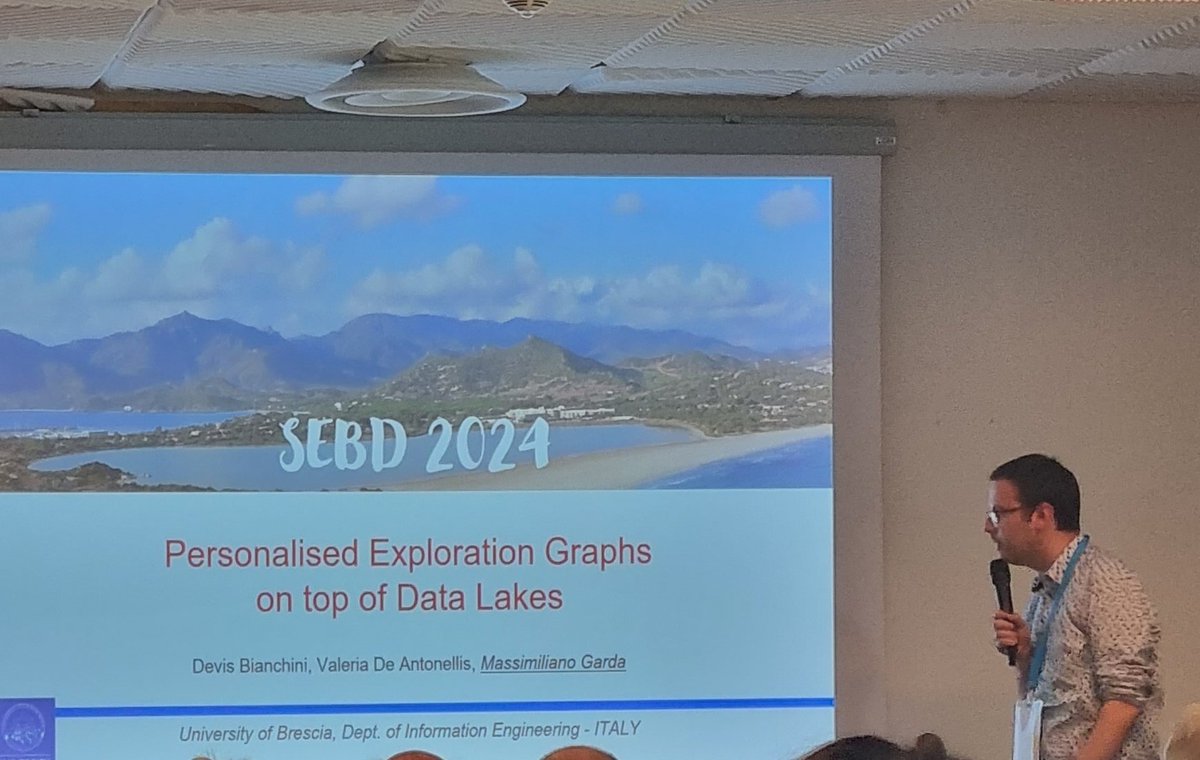 Now @massimilianogarda is presenting "Personalised Exploration Graphs on top of Data Lakes" <a href="/SEBD_org/">SEBD</a> #sebd2024 #datalakes sebd2024.unica.it/program