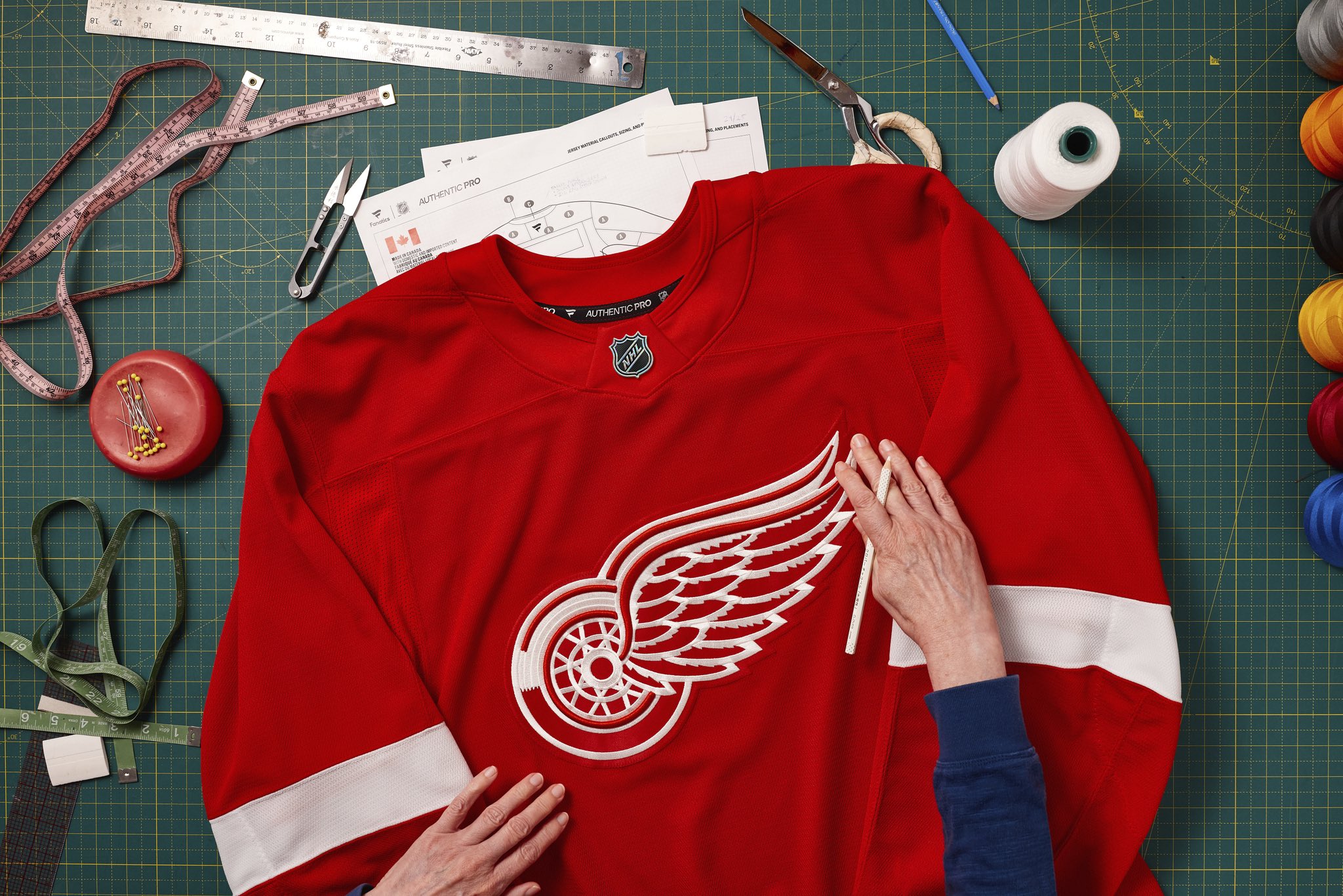 Red wings sweater clearance