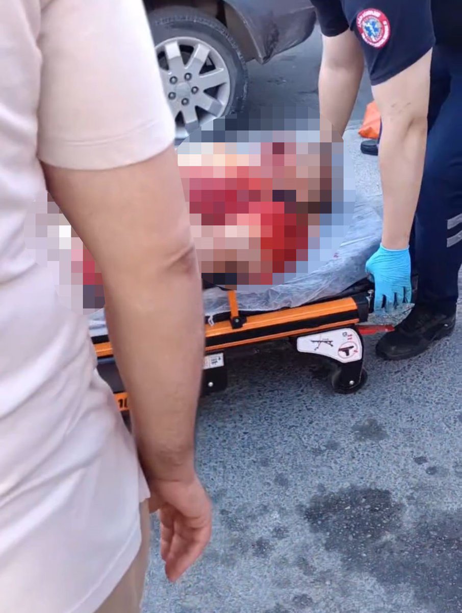 Bugün Kocaeli’nde bir müdür yardımcısının, trafikte seyir halindeyken 17 yaşındaki öğrencisi tarafından başından vurularak hayatını kaybettiği haberini duyduğumda ailesi için çok üzüldüm. Çok ağır bir acı. Allah ailesine sabır versin.

Olayın detaylarını incelediğimde, katilin