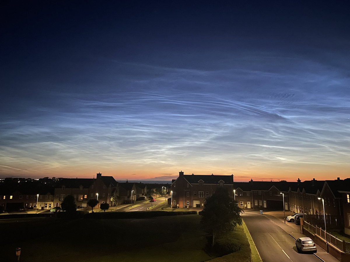Beautiful Portrush #Portmagic sky last night 😍
#NoctilucentClouds