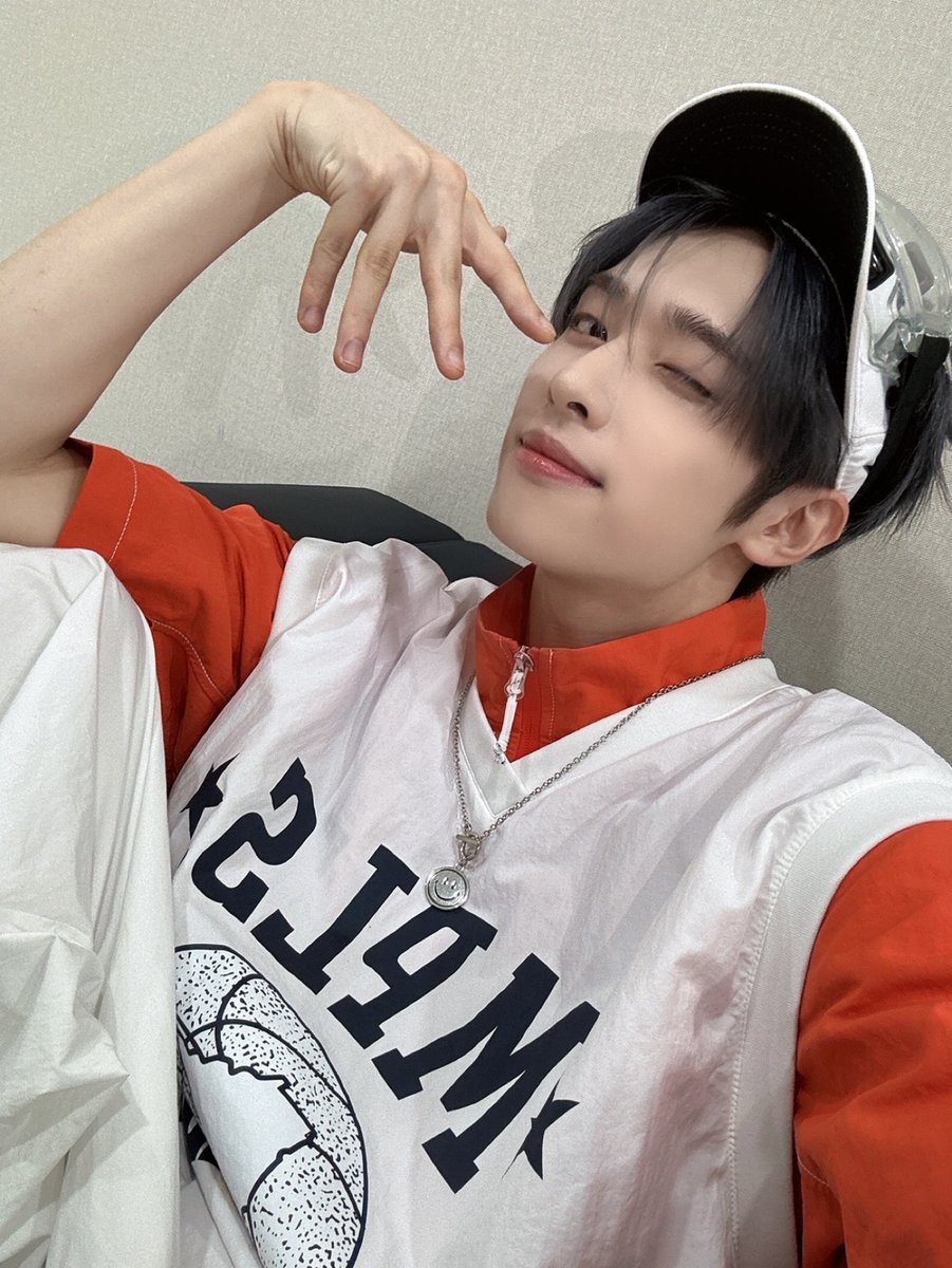 [ #Xtra_Scenes ]

1세대 케이팝 선배님들 의상도 
찰떡같이 소화하는 가온 🥽🤍

청량청량 완전 여름이자나..🩵

#XdinaryHeroes #엑스디너리히어로즈
#가온 #Gaon
#WE_ARE_ALL_HEROES
#쇼챔피언 #SHOWCHAMPION