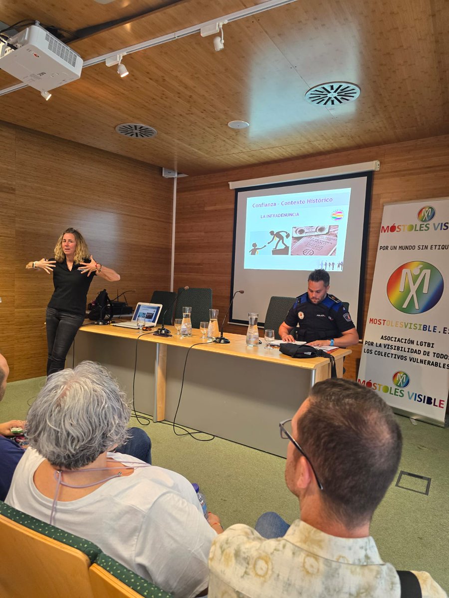 Móstoles, comentado un protocolo que ha realizado la localidad sobre atención a víctimas de delitos de odio, acerca de cómo detectarlo y sobre todo redes para posibles soluciones , nosotros aportamos sobre conocimiento del delito de odio, normativa y aplicación a nivel estatal.