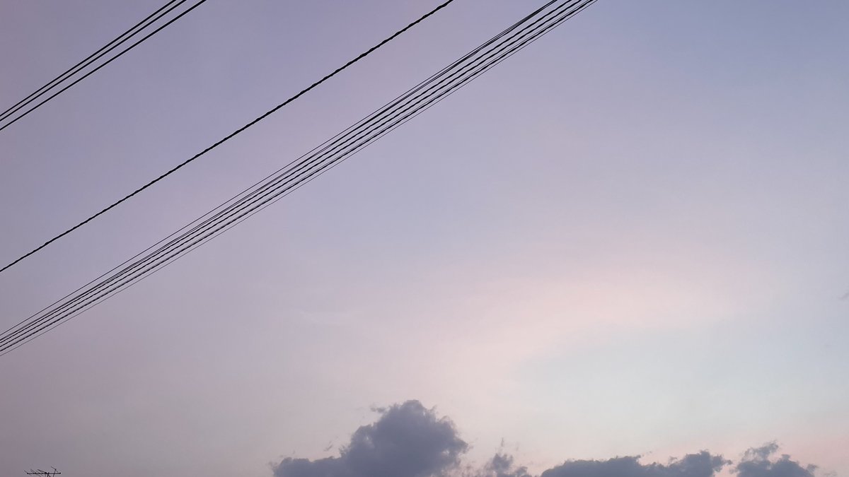 dadyoftwoboy's tweet photo. この時間の空、薄っすらピンクでめちゃ綺麗🌆 https://t.co/XcGcRYxFhH