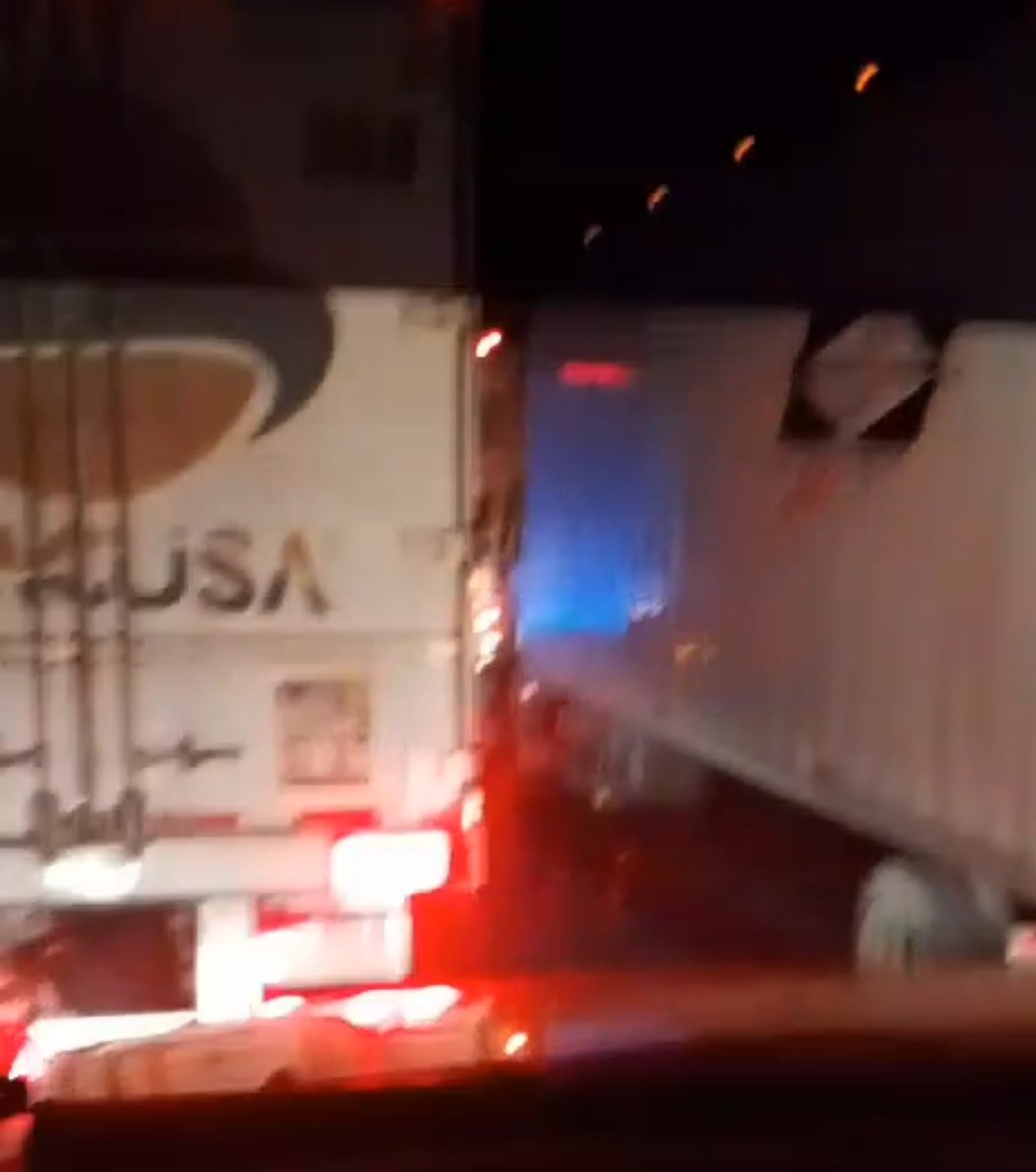 Monitor3Or30664's tweet photo. Buen día @GN_Carreteras @CAPUFE @CNAC_GN @SICT_Guanajuato @GN_MEXICO_  alto total en el km 77 carretera Querétaro - SLP en dirección Querétaro se tendrá algún reporte https://t.co/yAW0L4x1Mi