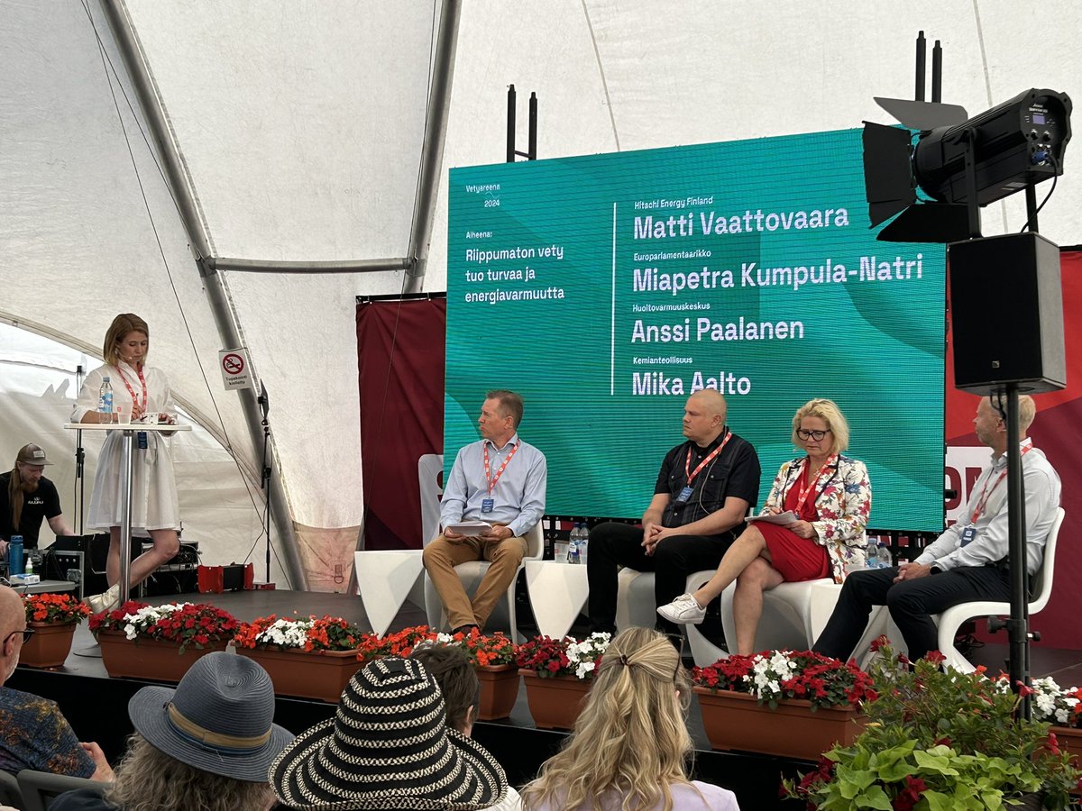Tuomas Tikka (@tuomas_tikka) on Twitter photo Vetyareenalla parhaillaan <a href="/Kemianteollisuu/">Kemianteollisuus</a> <a href="/mika_aalto/">Mika Aalto</a> keskustelemassa huoltovarmuusnäkökulmista. Todella tärkeä aihe tänä päivänä! Vetyareenalla parhaillaan <a href="/Kemianteollisuu/">Kemianteollisuus</a> <a href="/mika_aalto/">Mika Aalto</a> keskustelemassa huoltovarmuusnäkökulmista. Todella tärkeä aihe tänä päivänä!