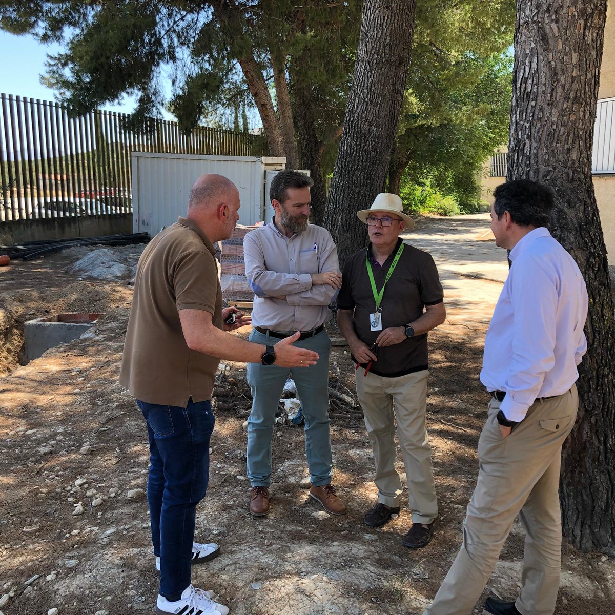 Encuentro del Director-Gerente y personal de Aguasvira con <a href="/IESPinosPuente/">IES Pinos Puente</a> del Ciclo M FP Dual en Redes y Estaciones de Tratamiento de Aguas, con motivo de la finalización del curso académico.
Fortalecemos #alianzas apostando por #empleabilidad #orientación y futuro profesional.