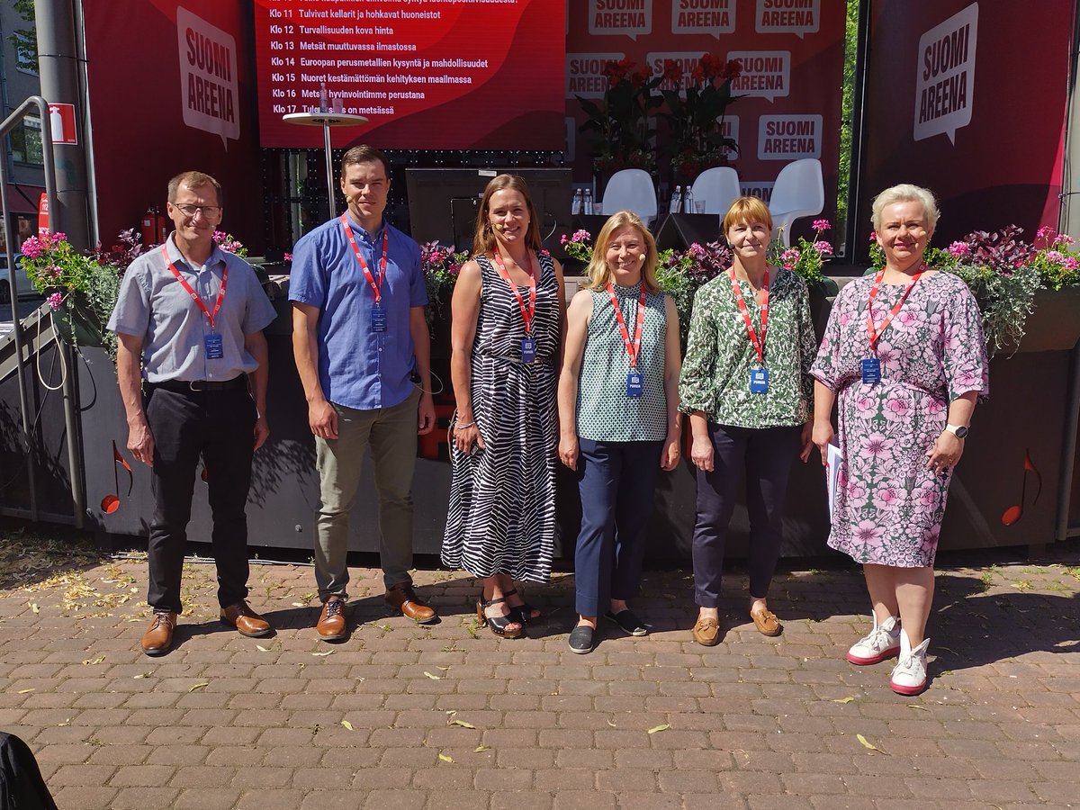 Metsät muuttuvassa ilmastossa - paneeli käynnissä Porissa #SuomiAreena'ssa

Arkimetsänhoidosta löytyy useita keinoja ilmastonmuutokseen sopeutumiseen <a href="/markku_remes/">Remes Markku</a>
Omaan metsään kannattaa tutustua <a href="/KalleVanhatalo/">Kalle Vanhatalo</a> 

<a href="/metsakeskus/">Suomen metsäkeskus</a>
<a href="/TAPIOForestry/">TAPIO</a>
@Valonia_keskus 
<a href="/SYKEinfo/">Suomen ympäristökeskus</a> 
#Westas