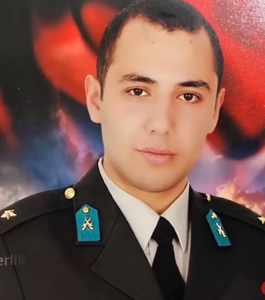 Sevinç Özarslan (@sevincozarslan) on Twitter photo Müebbet verilen Teğmen Hasan Dağ:
''Sayın başkan bize istenen ceza aslında idam cezasıdır. Cezaevinden ömür boyu kalmak ile idam edilmek arasında bir fark yoktur. Hatta tercih etmek zorunda kalsam... Vereceğiniz karar benim idamım ya da yeniden doğuşum olacak." <a href="/adalet_bakanlik/">T.C. Adalet Bakanlığı</a> Müebbet verilen Teğmen Hasan Dağ:
''Sayın başkan bize istenen ceza aslında idam cezasıdır. Cezaevinden ömür boyu kalmak ile idam edilmek arasında bir fark yoktur. Hatta tercih etmek zorunda kalsam... Vereceğiniz karar benim idamım ya da yeniden doğuşum olacak." <a href="/adalet_bakanlik/">T.C. Adalet Bakanlığı</a>