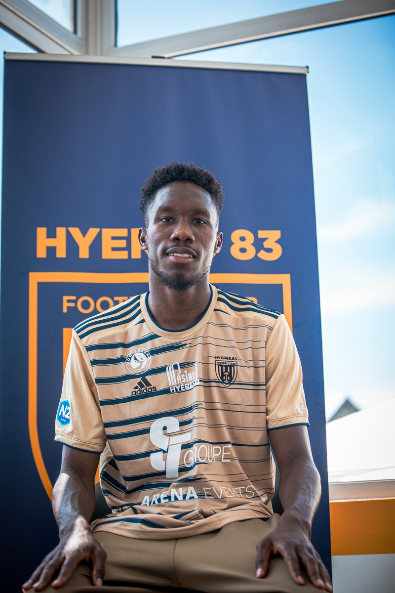 𝐏𝐫𝐞𝐦𝐢𝐞̀𝐫𝐞 𝐚𝐫𝐫𝐢𝐯𝐞́𝐞 ! 🆕

Moussa Kouyaté , première recrue Hyèroise vous est présenté par SAS MK , partenaire sur la saison 2024/2025 !🔥 

Auteur d’une saison au SC Toulon , Moussa rejoint le Hyères 83 Fc !💛💙