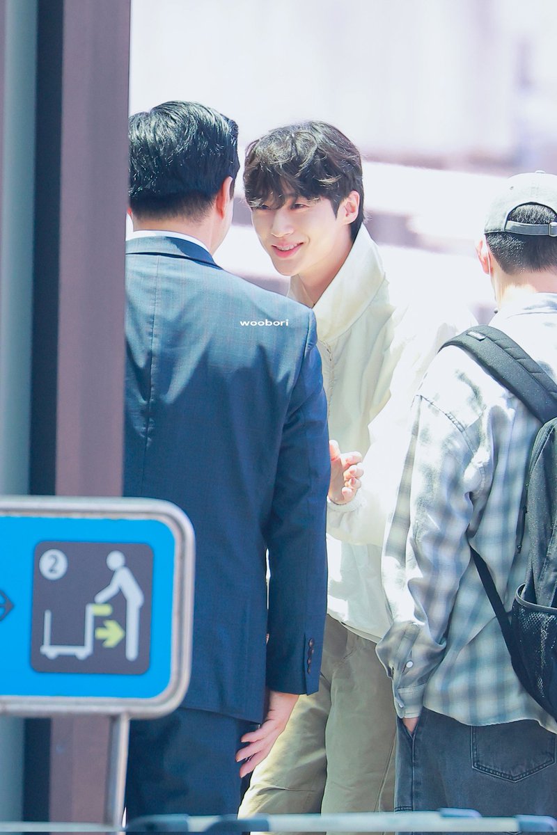 wooboric's tweet photo. 출장 아니고 MT 아닌가여..

 #변우석 #ByeonWooSeok 
240626 https://t.co/qtEtC7PihZ