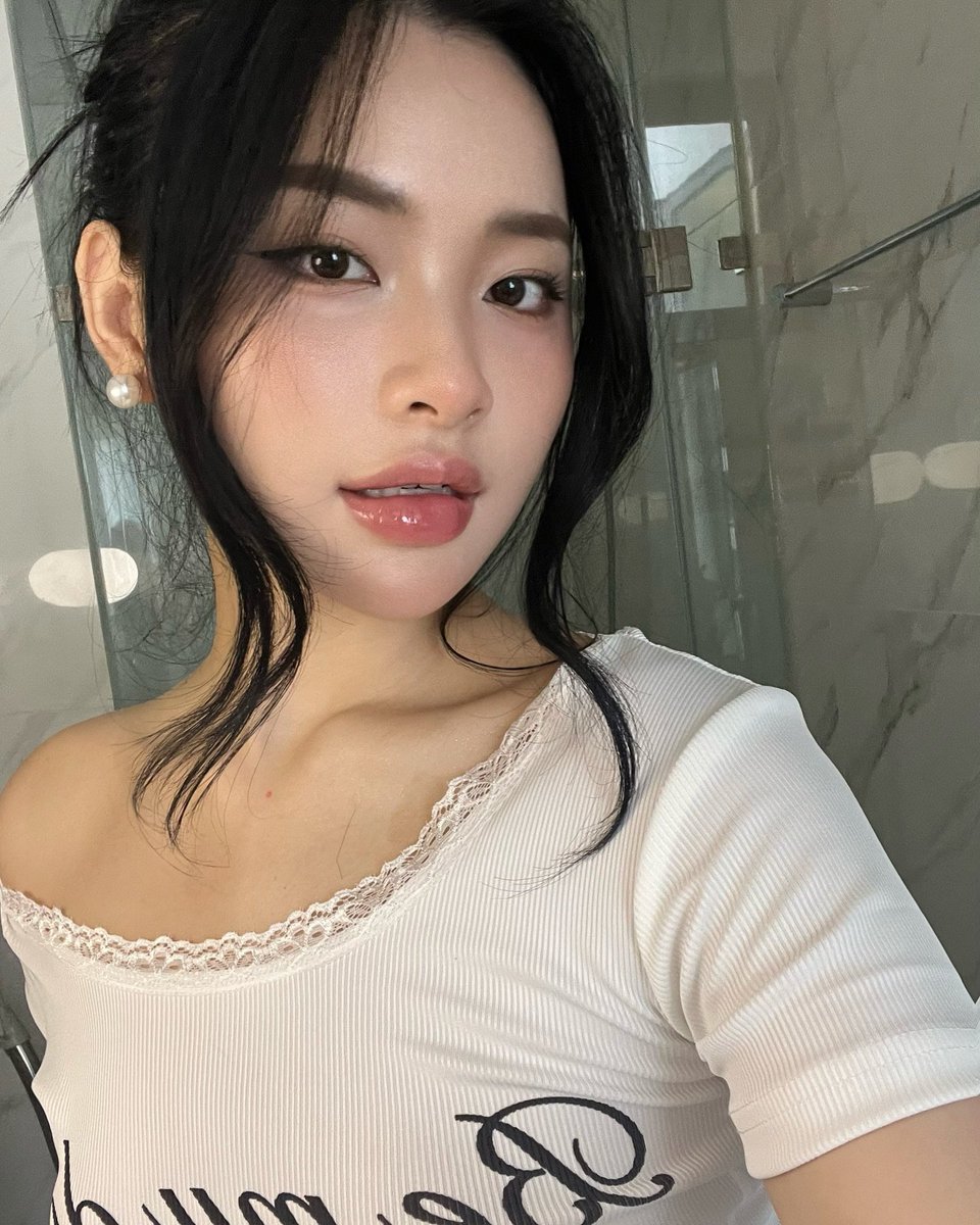 Messy bun, getting things done. 🎀