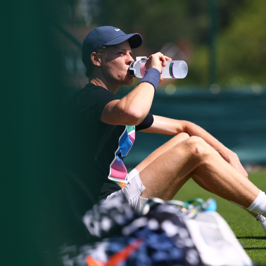 The world No.1 has arrived 👀

#Wimbledon | <a href="/janniksin/">Jannik Sinner</a>