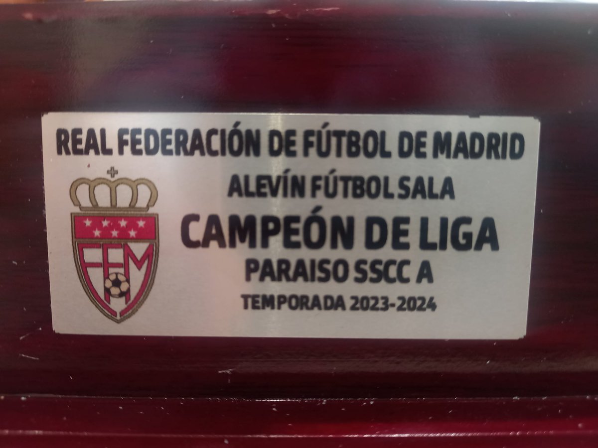 👋🏻El presidente <a href="/PacoDiezRFFM/">Paco Díez</a> y el vicepresidente Deportivo <a href="/GuillermoLabor/">Guillermo Laborda</a> reciben a una delegación del club de fútbol sala <a href="/cdparaisosscc/">CD Paraíso SSCC</a> 

🤝🏻Con Cristina Gutiérrez, secretaria del club, y Rafael Gómez, coordinador y entrenador, posan con la Copa de Campeones del equipo alevín