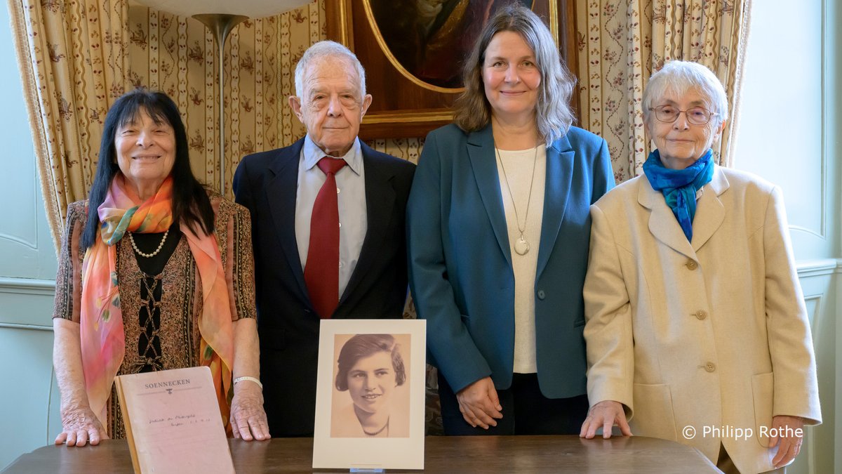 Universität Heidelberg erhält Mitschriften zu Vorlesungen von Karl Jaspers: Die beiden Hefte stammen von der jüdischen Philosophiestudentin Eva Hildesheimer, die Deutschland infolge des Nationalsozialismus verließ uni-heidelberg.de/de/newsroom/un…