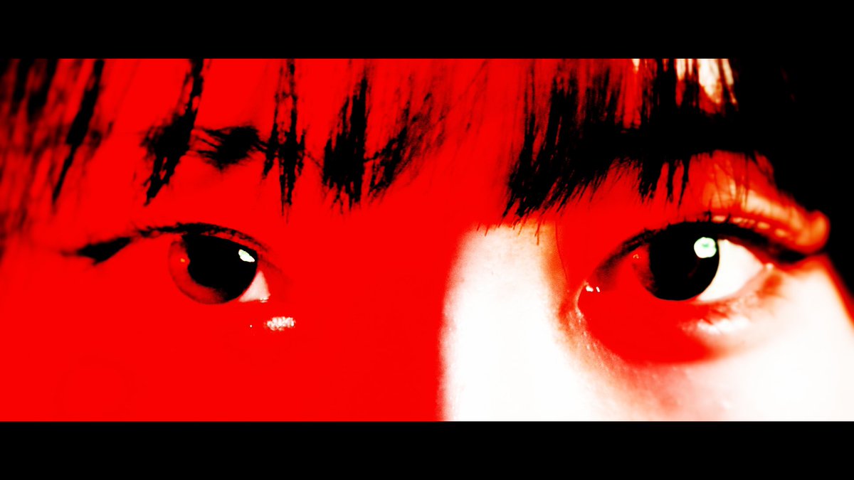 MV 監督撮影編集VFX担当しました🦋

レトロホラーというコンセプトを表現すること
メンバーの顔貌がはっきり映らないがその魅力が伝わざるを得ないをテーマに映像を制作しました！